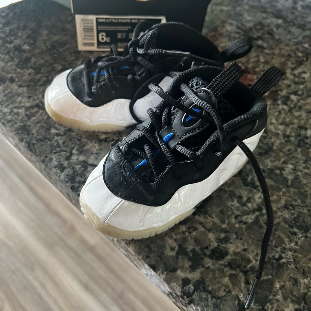 Nike little posite